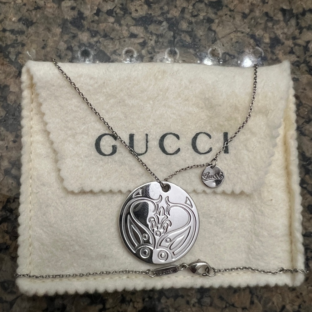 Gucci Silver Round Pendant Necklace